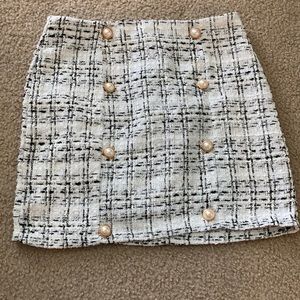 White/Black plaid button skirt